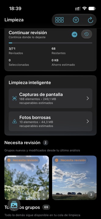 La pestaña de limpieza con grupos de fotos similares y sus marcas de revisión.